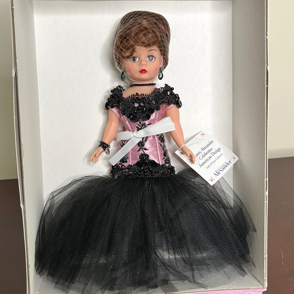 10" Madame Alexander Celebrates American Design #25590 - Picture 1 of 9